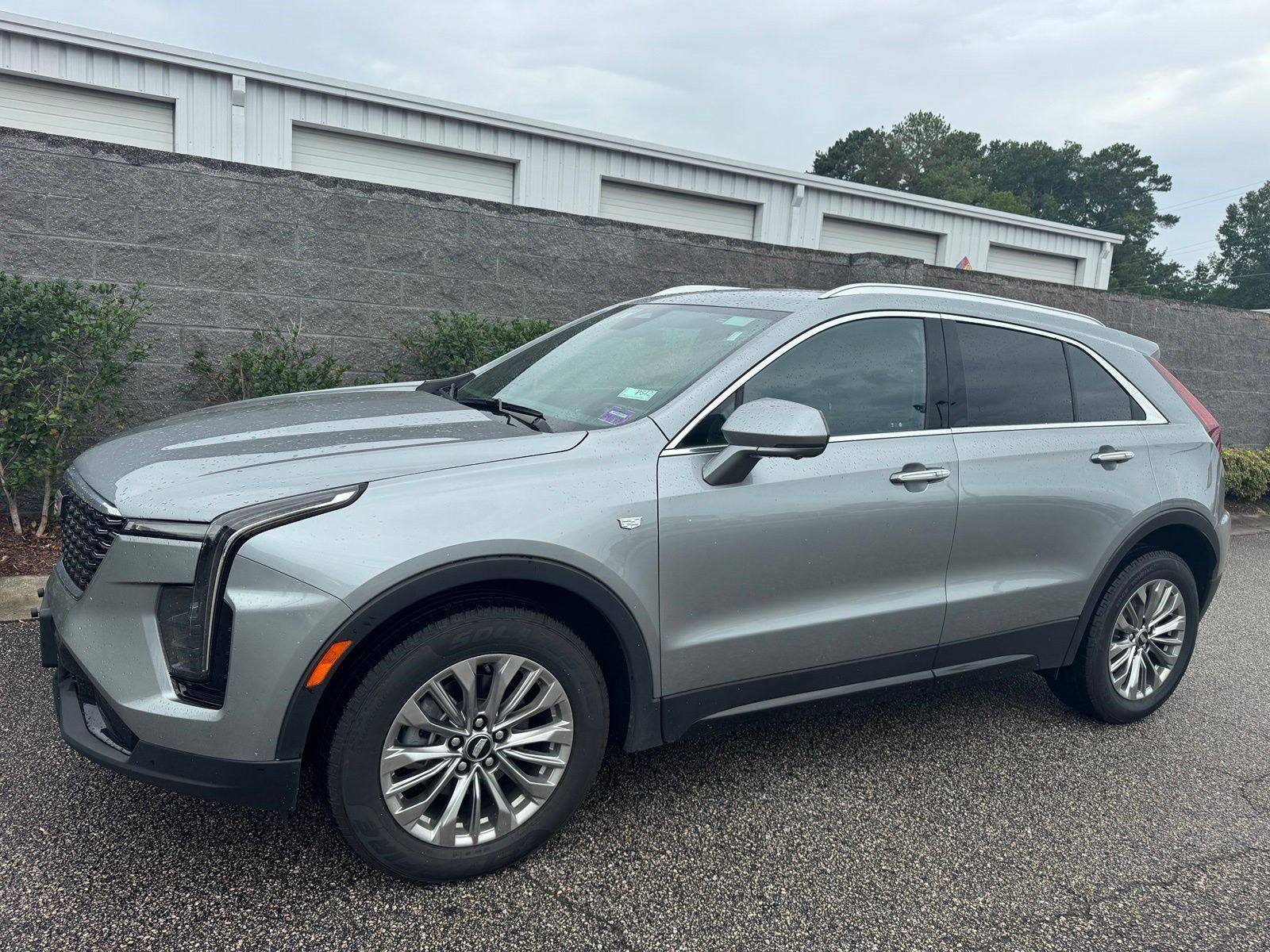 Used 2025 Cadillac XT4 Premium Luxury AWD/4WD image 2