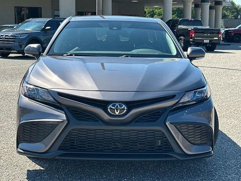 Used 2023 Toyota Camry SE image 2