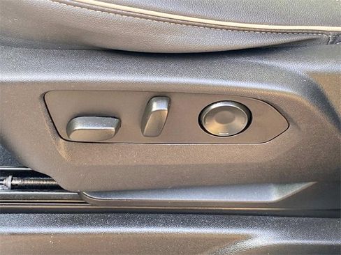 Used 2023 Chevrolet Suburban Premier image 15