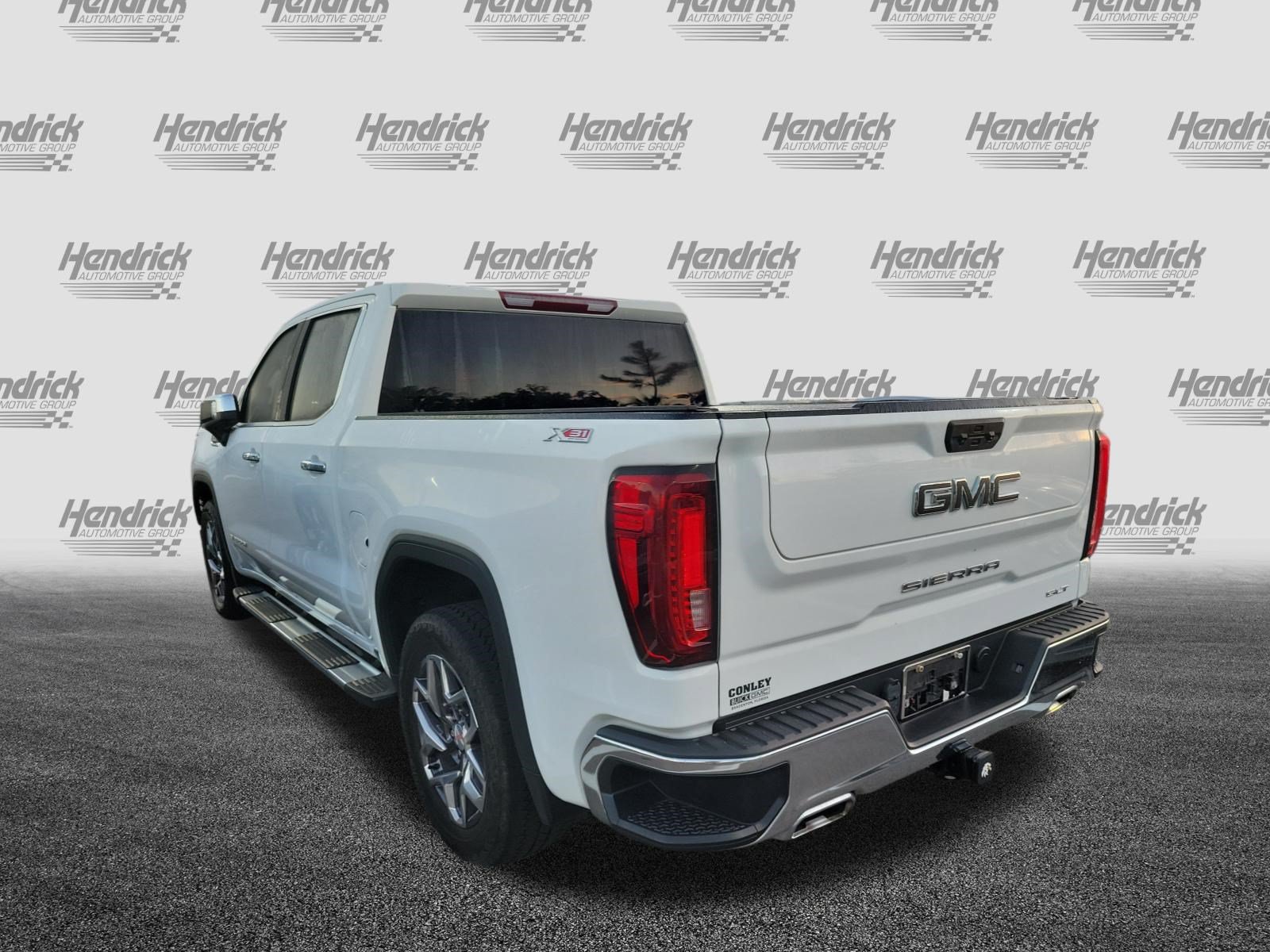 Used 2024 GMC Sierra 1500 SLT w/ SLT Premium Package AWD/4WD image 8