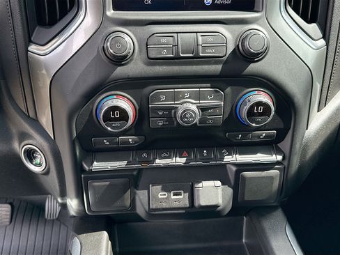 Used 2021 Chevrolet Silverado 1500 LT Trail Boss w/ Bed Protection Package AWD/4WD image 15