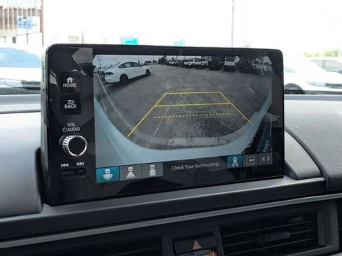 Used 2025 Honda Pilot EX-L image 10