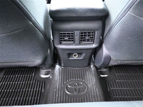 Used 2022 Toyota RAV4 LE image 18
