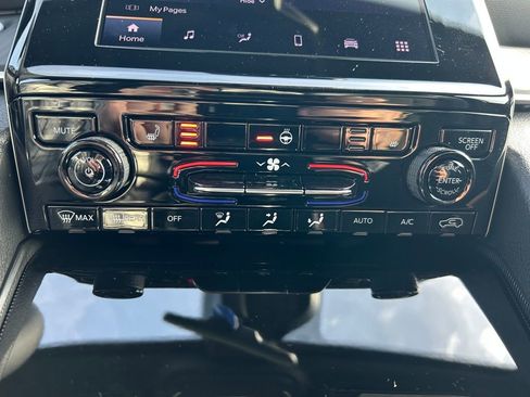 New 2025 Jeep Grand Cherokee Altitude image 14