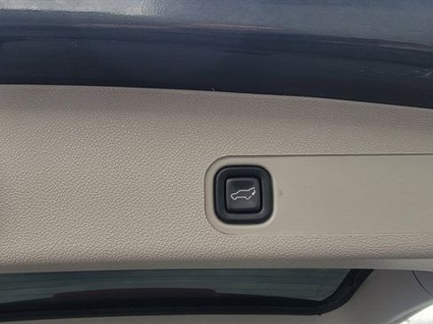 Used 2011 Chevrolet Suburban LT image 47