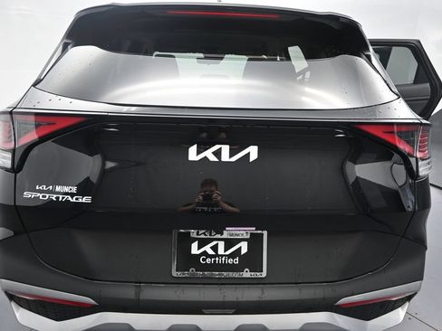 Used 2024 Kia Sportage EX FWD image 9