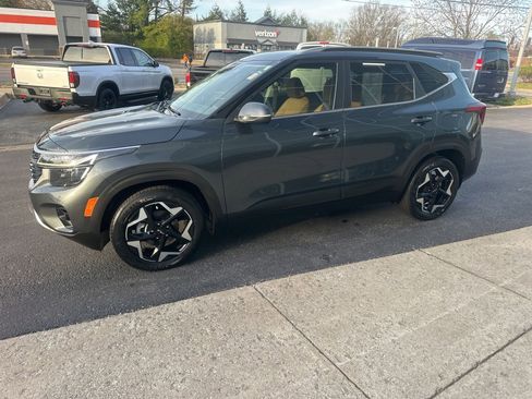 Used 2024 Kia Seltos EX image 6