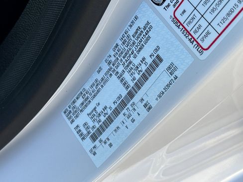 Used 2016 Ford Fiesta Titanium image 29