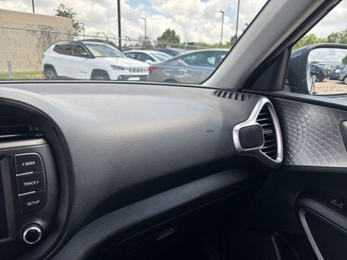 Used 2025 Kia Soul LX w/ LX Technology Package image 33