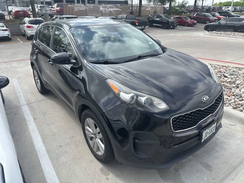 Used 2019 Kia Sportage LX image 2