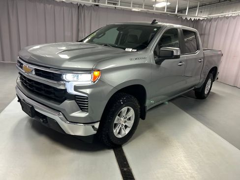 Used 2025 Chevrolet Silverado 1500 LT image 3