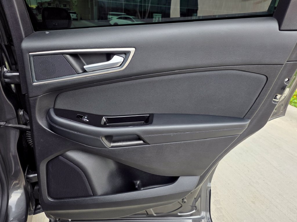 Used 2018 Ford Edge SEL FWD image 24