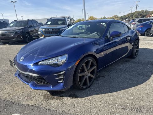 Used 2017 Toyota 86 image 7