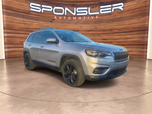 Used 2020 Jeep Cherokee Latitude Plus image 9