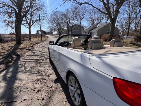 Used 2011 BMW 328i Convertible image 4
