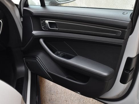 Used 2023 Porsche Panamera 4 Platinum Edition AWD/4WD image 30