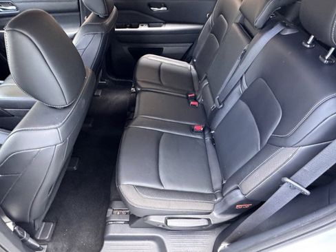 Used 2022 Nissan Pathfinder SL w/ SL Black Package image 19