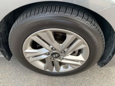 Used 2019 Hyundai Elantra SEL image 14