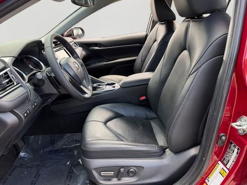 Used 2018 Toyota Camry XSE FWD image 15