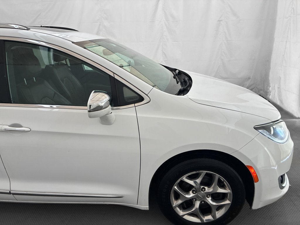 Used 2019 Chrysler Pacifica Limited FWD image 7