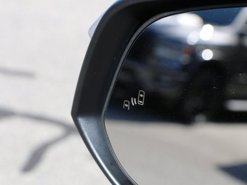 Used 2018 Toyota Highlander XLE FWD image 16