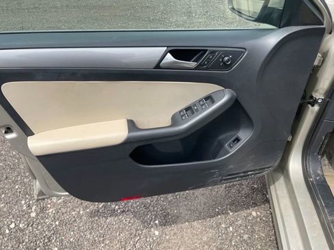Used 2015 Volkswagen Jetta SE FWD image 11