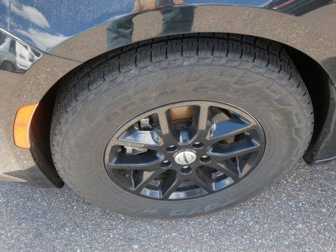 Used 2021 Chrysler Pacifica Touring-L FWD image 16