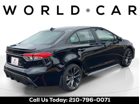 Used 2025 Toyota Corolla SE FWD image 3