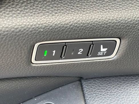 Used 2018 Honda Accord Touring image 7