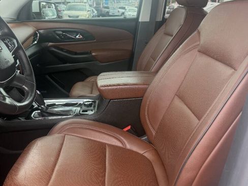 Used 2018 Chevrolet Traverse High Country AWD/4WD image 3