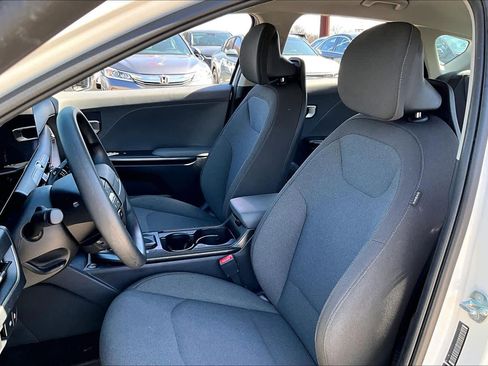 Used 2025 Kia K4 LXS image 8