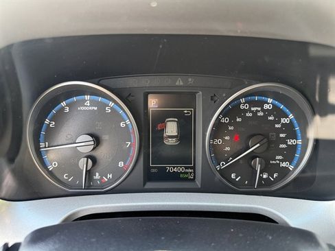 Used 2018 Toyota RAV4 XLE AWD/4WD image 11
