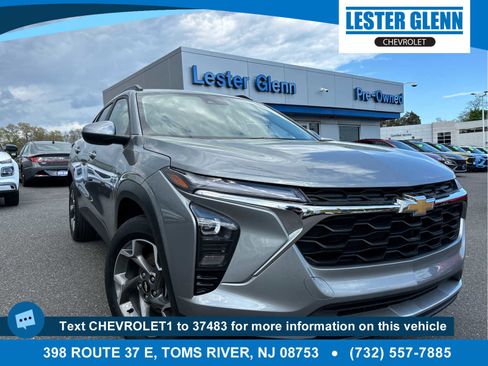 Used 2025 Chevrolet Trax LT image 1