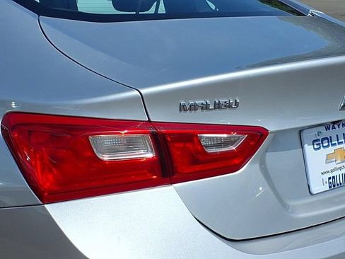 Used 2017 Chevrolet Malibu LT FWD image 22