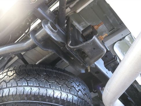 Used 2005 GMC Sierra 2500 SLE w/ Heavy-Duty Power Package AWD/4WD image 29