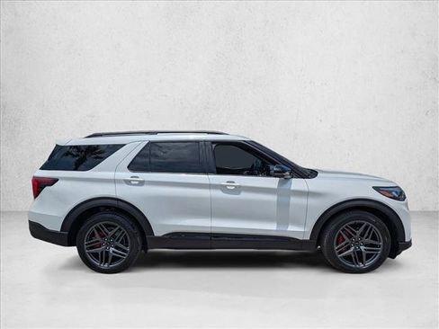 Used 2025 Ford Explorer ST AWD/4WD image 4