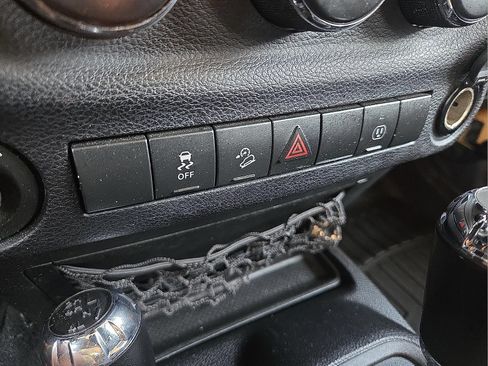 Used 2014 Jeep Wrangler Unlimited Sahara AWD/4WD image 22