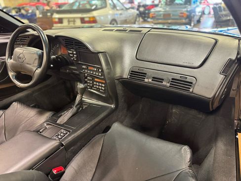 Used 1996 Chevrolet Corvette Convertible RWD image 17