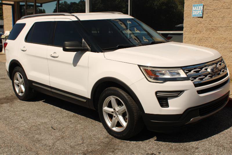 Used 2018 Ford Explorer XLT FWD image 3