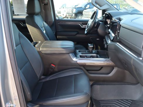 Used 2024 Chevrolet Silverado 1500 LTZ w/ Z71 Off-Road Package AWD/4WD image 37