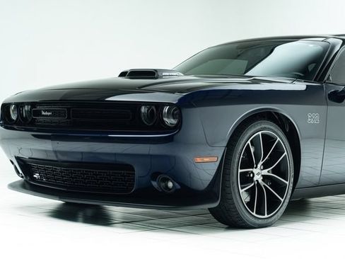 Used 2017 Dodge Challenger R/T Scat Pack RWD image 10