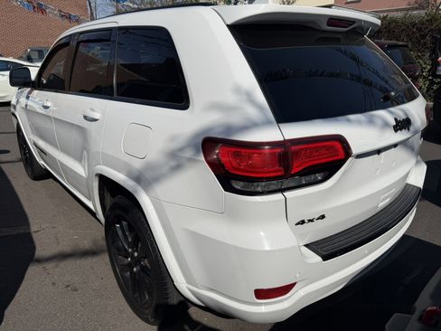 Used 2017 Jeep Grand Cherokee Altitude AWD/4WD image 6