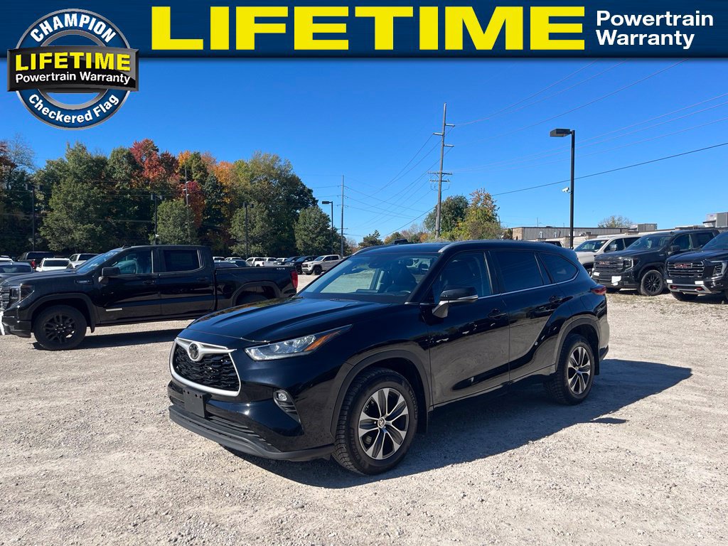 Used 2023 Toyota Highlander XLE AWD/4WD image 1