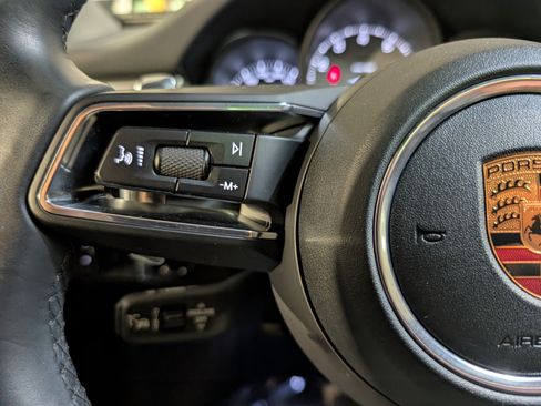 Certified 2022 Porsche Macan S AWD/4WD image 28