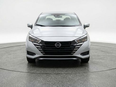 Used 2025 Nissan Versa SV image 2
