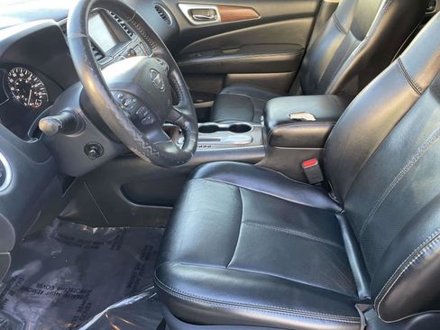 Used 2018 Nissan Pathfinder Platinum image 17