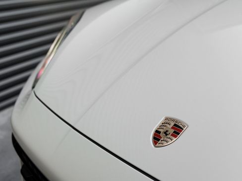 Certified 2024 Porsche Cayenne AWD/4WD image 40