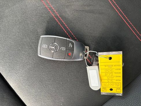 Used 2025 Mercedes-Benz GLB 250 4MATIC image 27