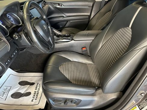 Used 2020 Toyota Camry SE w/ Moonroof Package AWD/4WD image 20