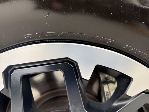 Used 2025 Toyota Tacoma TRD Off-Road image 33